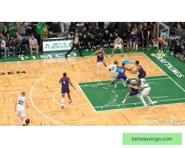 亚历山大空砍33分开局火热后被限制布朗中投成为进攻核心